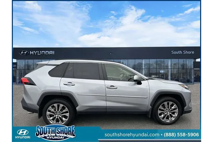 $32418 : Toyota RAV4 2023 AWD XLE Pre image 5