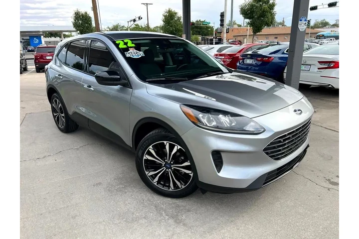 2022 Escape SE AWD image 3