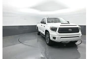 $28859 : Toyota Tundra 2019 4x4 SR5 4 thumbnail
