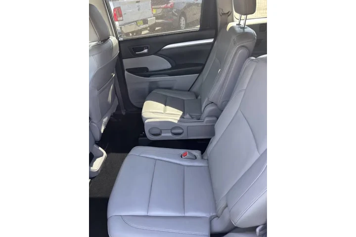 $19999 : 2015 Highlander XLE image 8