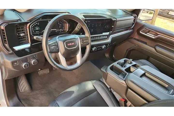 $39011 : GMC Sierra 1500 2024 4x2 SLT image 9