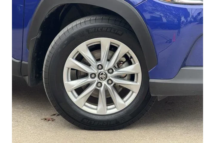 $24884 : Toyota Corolla Cross 2024 LE image 2