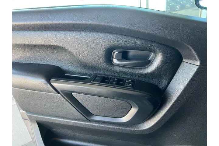 $17997 : Nissan Titan 2022 4x2 S 4dr image 10