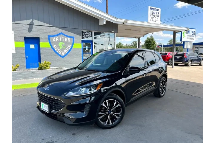 2022 Escape SE AWD image 1