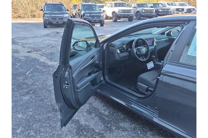 $25988 : Toyota Camry 2026 LE 4dr Sed image 9