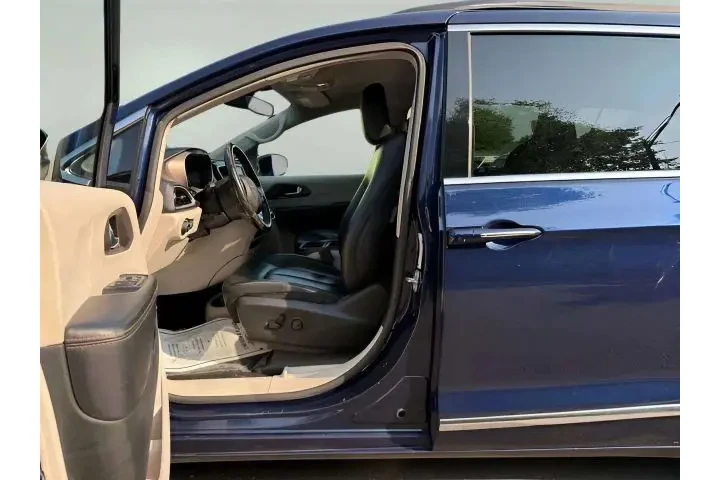 $16880 : 2018 CHRYSLER PACIFICA TOURIN image 9