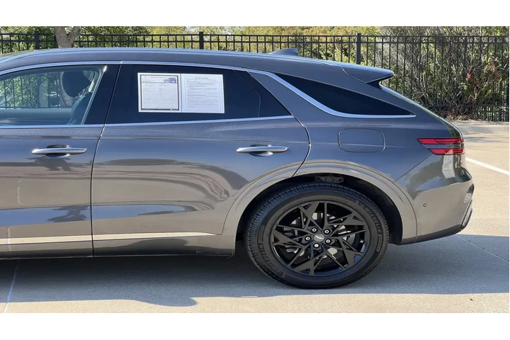 $28299 : Genesis GV70 2022 AWD 2.5T S image 6