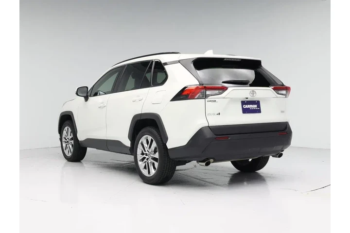 $27998 : Toyota RAV4 2021 XLE Premium image 2