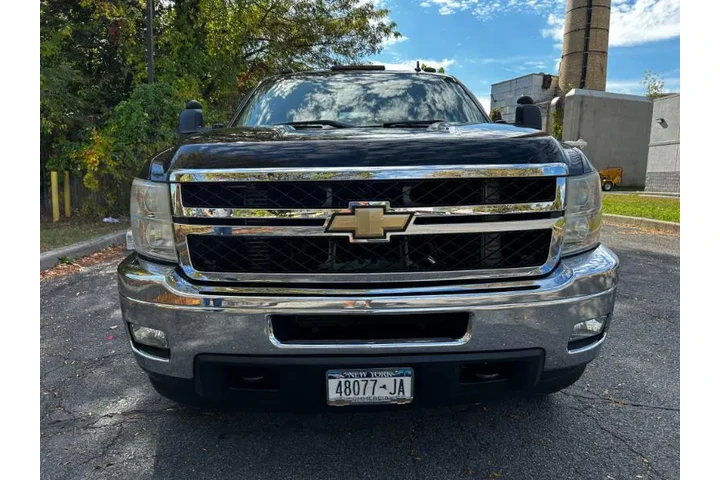 $55000 : 2011 Silverado 3500HD 4WD Cre image 7