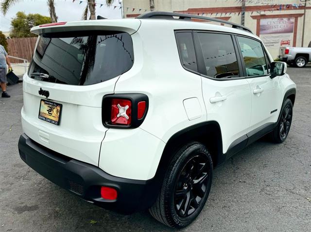 $11495 : 2018 Renegade Latitude image 5