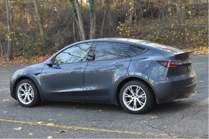 $20995 : Tesla Model Y 2021 AWD Long image 7