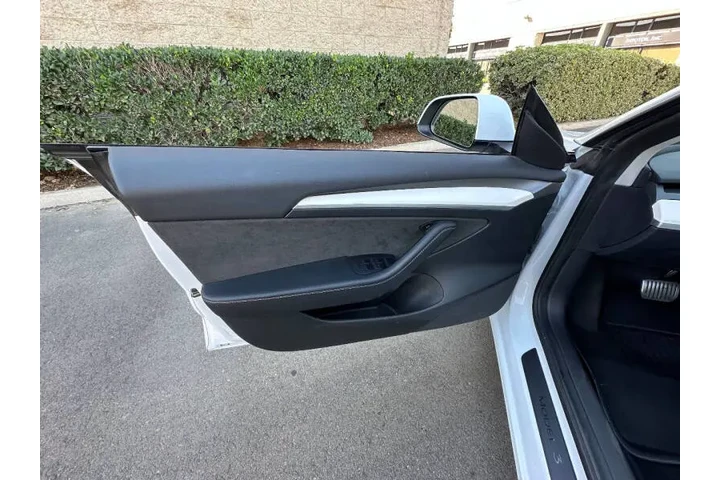 $24999 : 2022 Model 3 image 7