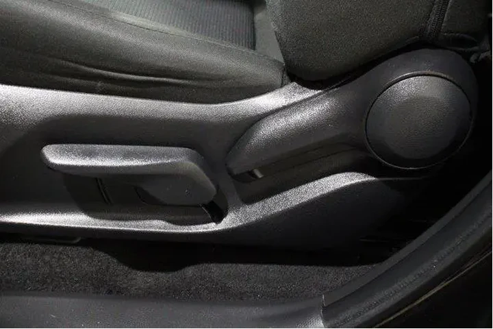 $32998 : Toyota RAV4 2024 LE 4dr SUV image 4