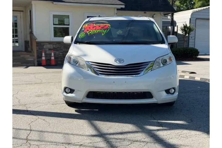 $18900 : 2016 Sienna XLE 7-Passenger A image 10