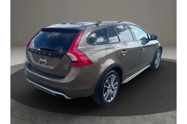 $13900 : 2016 V60 Cross Country T5 image 7