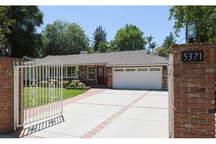 $6700 : 5369 Topeka Dr, Tarzana, CA image 2