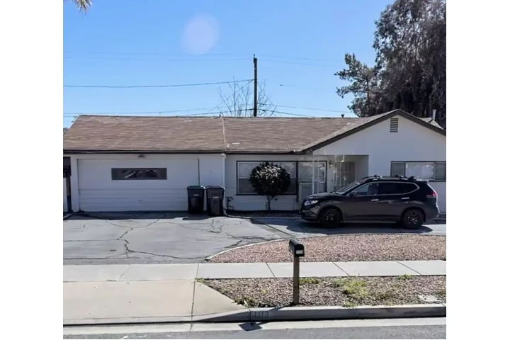 $2200 : Spacious 2 Bed Home image 2