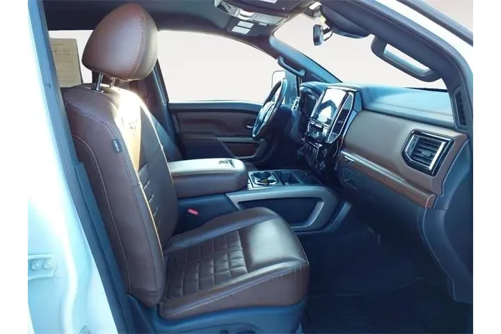 $38988 : Nissan Titan 2021 4x4 SV 4dr image 9