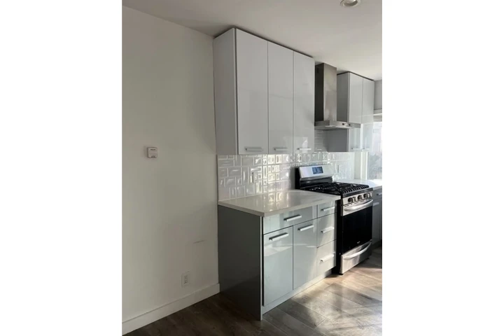 $1500 : 1 Bedroom 1 Bath Apt in Carson image 4