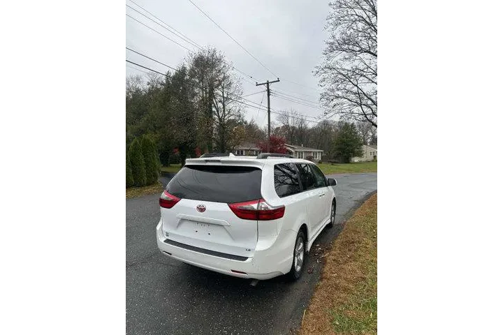 $14995 : Toyota Sienna 2020 LE 7-Pass image 9