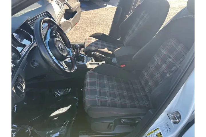 2018 Golf GTI S image 10