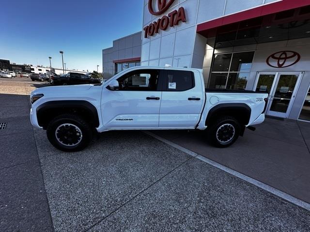 $53195 : 2024 Tacoma TRD Off-Road image 2