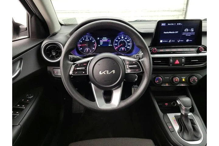 $16998 : Kia Forte 2023 LXS 4dr Sedan image 10