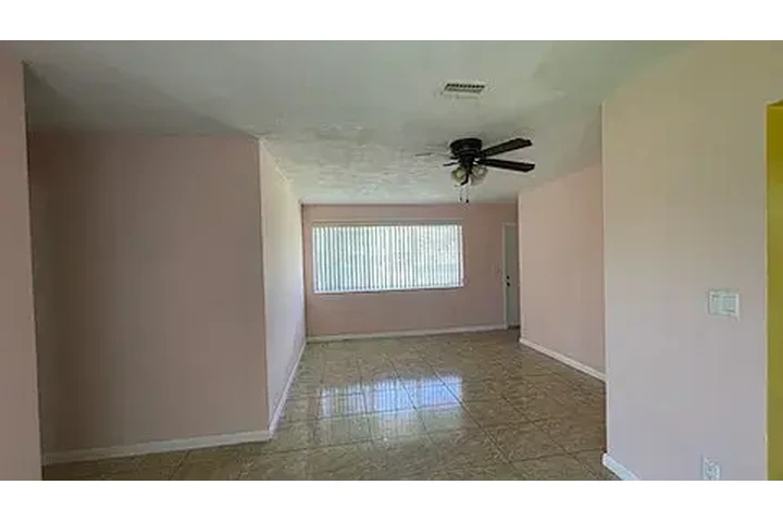 $800 : This 2 bedroom, 1-bathroom image 2