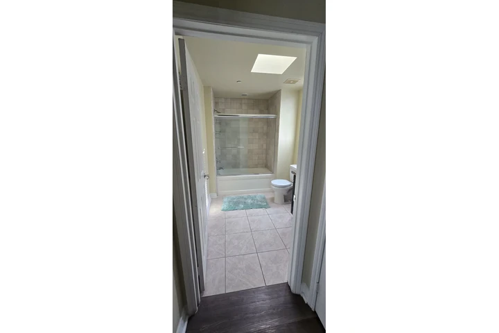 $1900 : ROOM FOR RENT at Riversai image 2