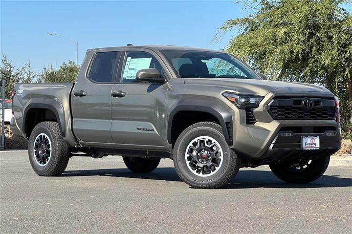 $46140 : New 2024 Tacoma TRD Off Road image 2