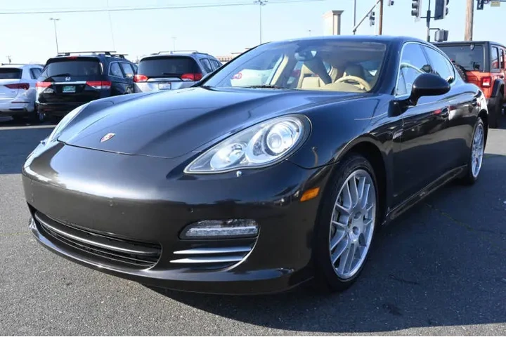 $15998 : 2010 Panamera 4S image 5