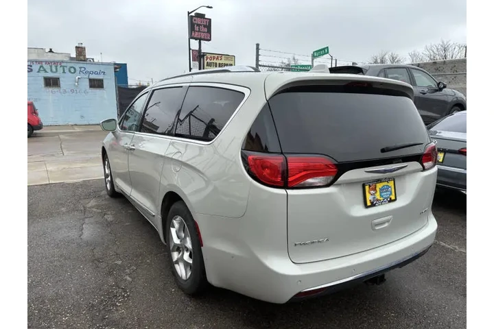 2020 Pacifica Limited image 8