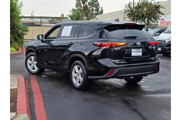 $31500 : Toyota Highlander 2024 LE 4d image 5