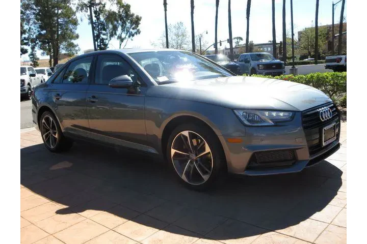 $16975 : Audi A4 2019 Titanium 40 TFS image 6