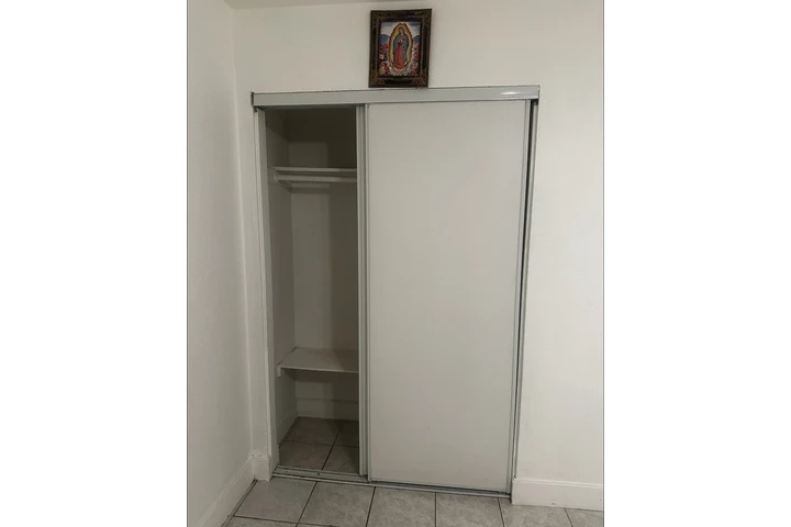 $1250 : Cuarto con baño image 7