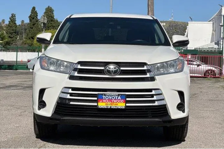 $18888 : Toyota Highlander 2019 LE 4d image 9