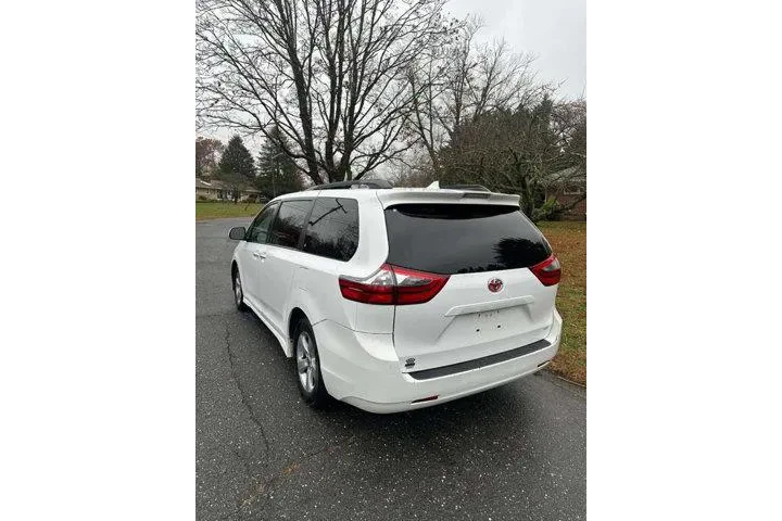$14995 : Toyota Sienna 2020 LE 7-Pass image 6