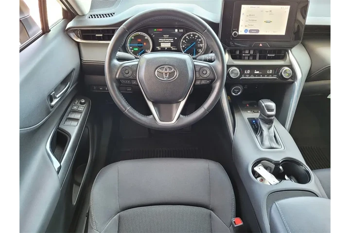 $29199 : Gold Certified2023 Venza LE image 10