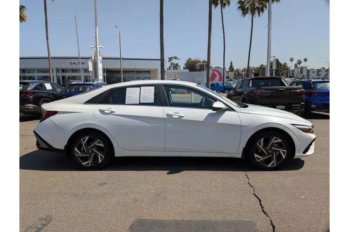 $27777 : Hyundai ELANTRA Hybrid 2025 image 5