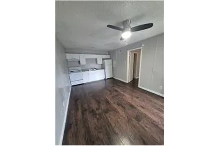 $675 : Rental property with 1 bedro image 4