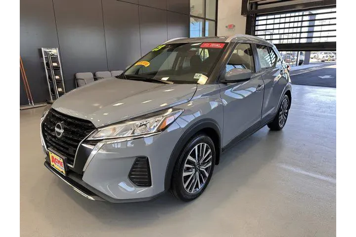 $17895 : Nissan Kicks 2023 SV 4dr Cro image 2