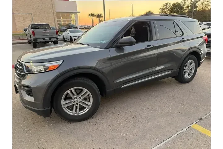 $30779 : Ford Explorer 2023 XLT 4dr S image 1