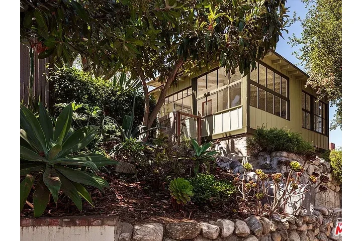 $1256 : BUILDING SMILES & COMFORT image 9