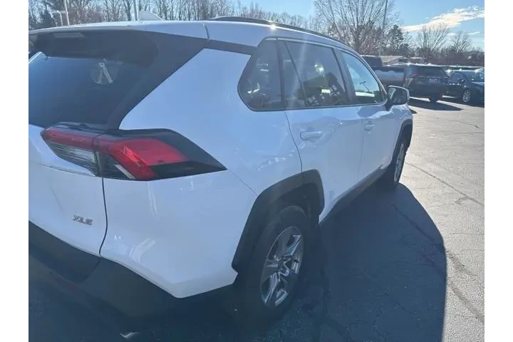 $26773 : Toyota RAV4 2024 XLE 4dr SUV image 5