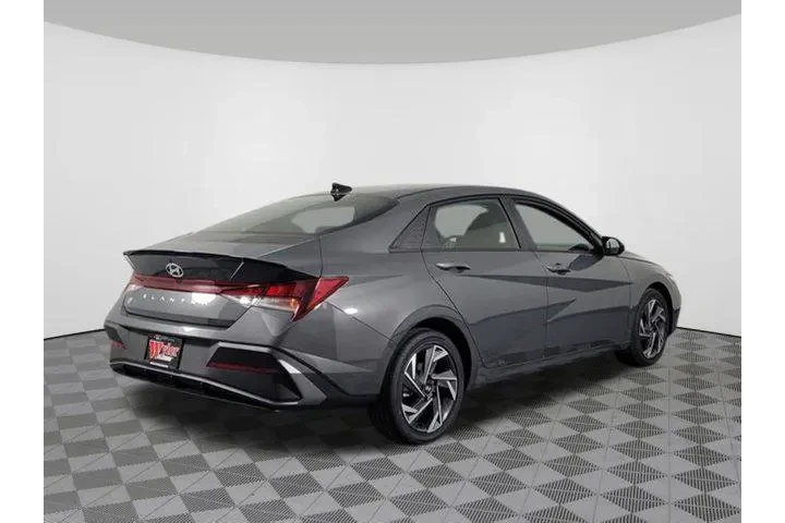 $24382 : Hyundai ELANTRA 2025 SEL Spo image 3