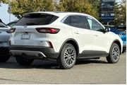 $39550 : Ford Escape Plug-In Hybrid 2 thumbnail