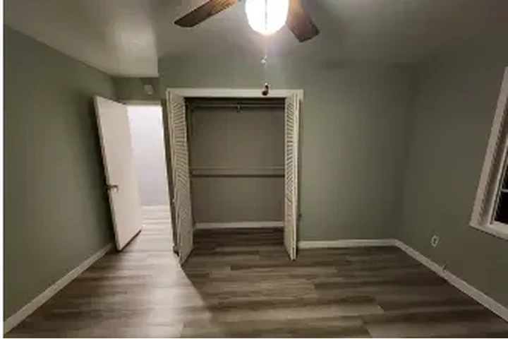 $500 : Se comparte cuarto wesminster image 1