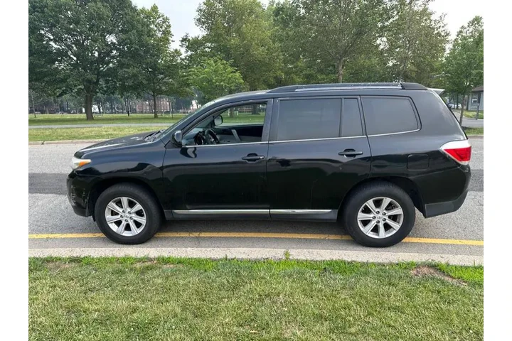 $10995 : Used 2012 Highlander 4WD 4dr image 2