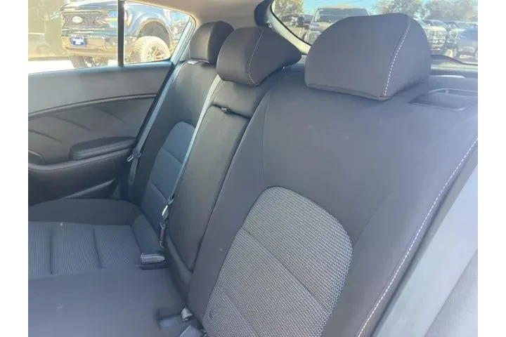 $11995 : Kia Forte5 2017 LX 4dr Hatch image 9