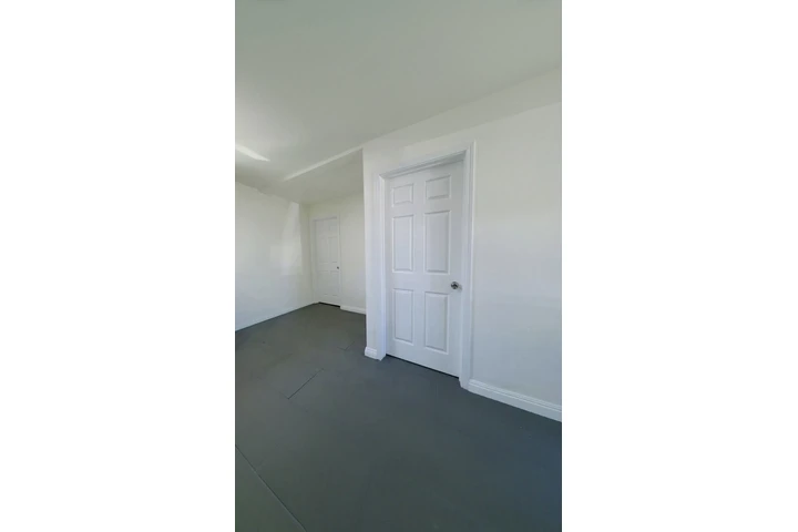 $2000 : CASA 1 HABITACION SOUTH GATE!! image 4